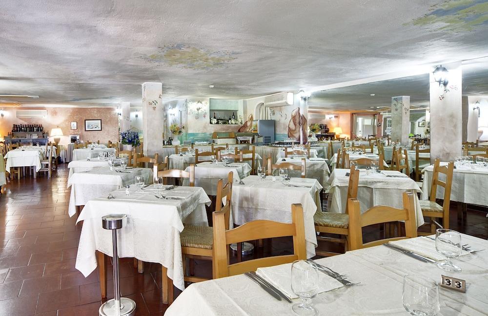 מרינלה Colonna Beach Hotel Marinella מראה חיצוני תמונה