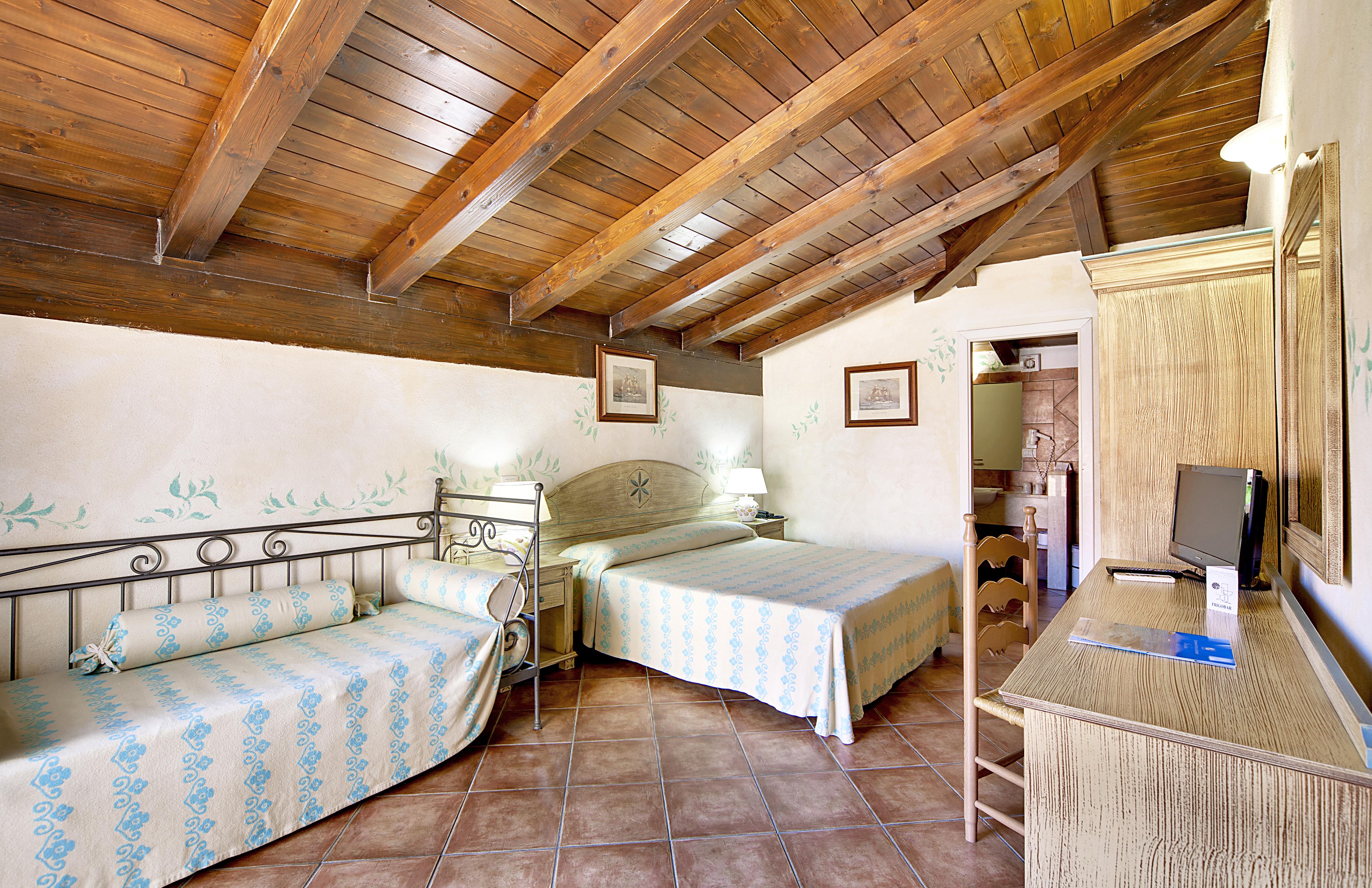 מרינלה Colonna Beach Hotel Marinella מראה חיצוני תמונה