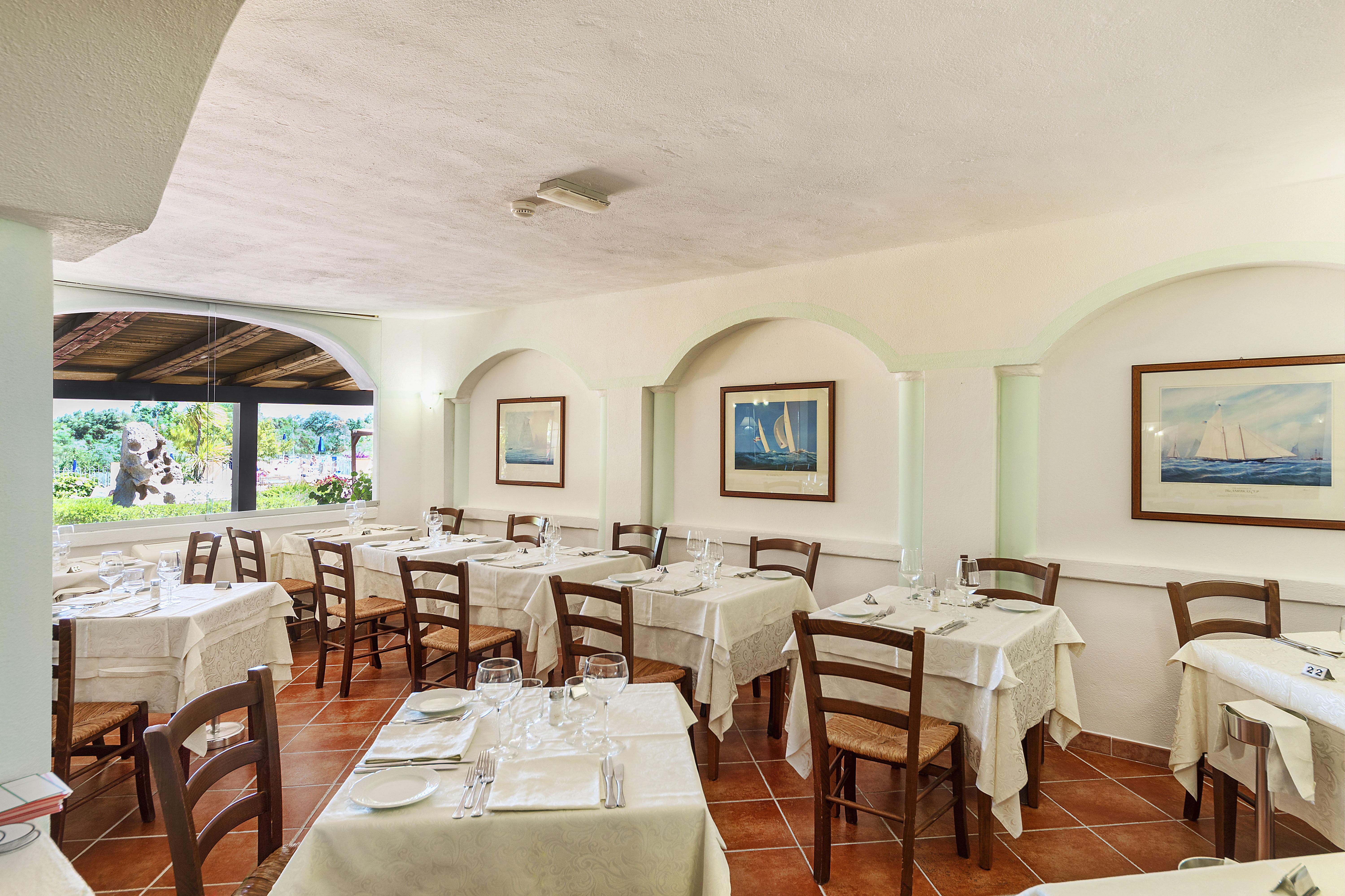 מרינלה Colonna Beach Hotel Marinella מראה חיצוני תמונה