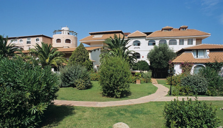 מרינלה Colonna Beach Hotel Marinella מראה חיצוני תמונה