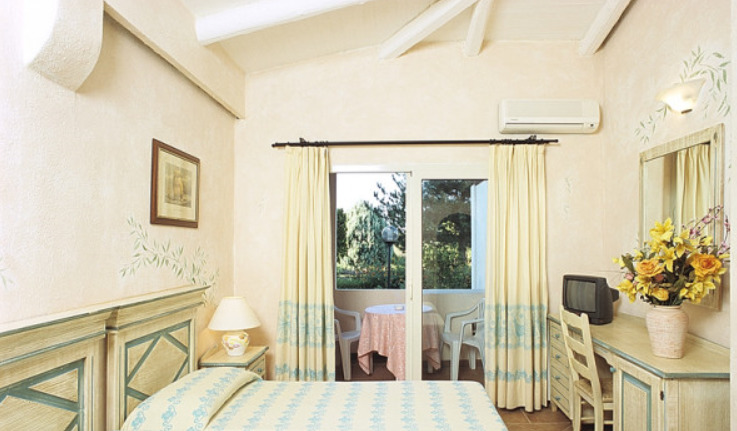 מרינלה Colonna Beach Hotel Marinella מראה חיצוני תמונה