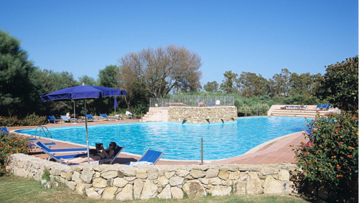 מרינלה Colonna Beach Hotel Marinella מראה חיצוני תמונה