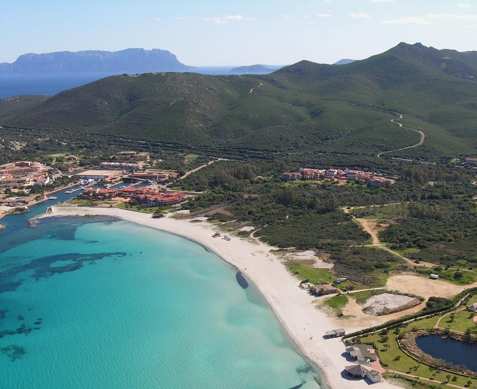מרינלה Colonna Beach Hotel Marinella מראה חיצוני תמונה