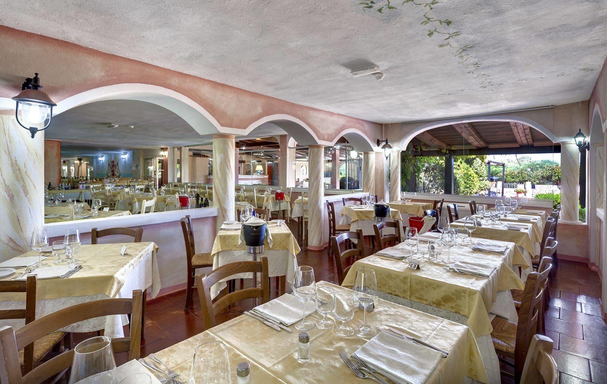 מרינלה Colonna Beach Hotel Marinella מראה חיצוני תמונה