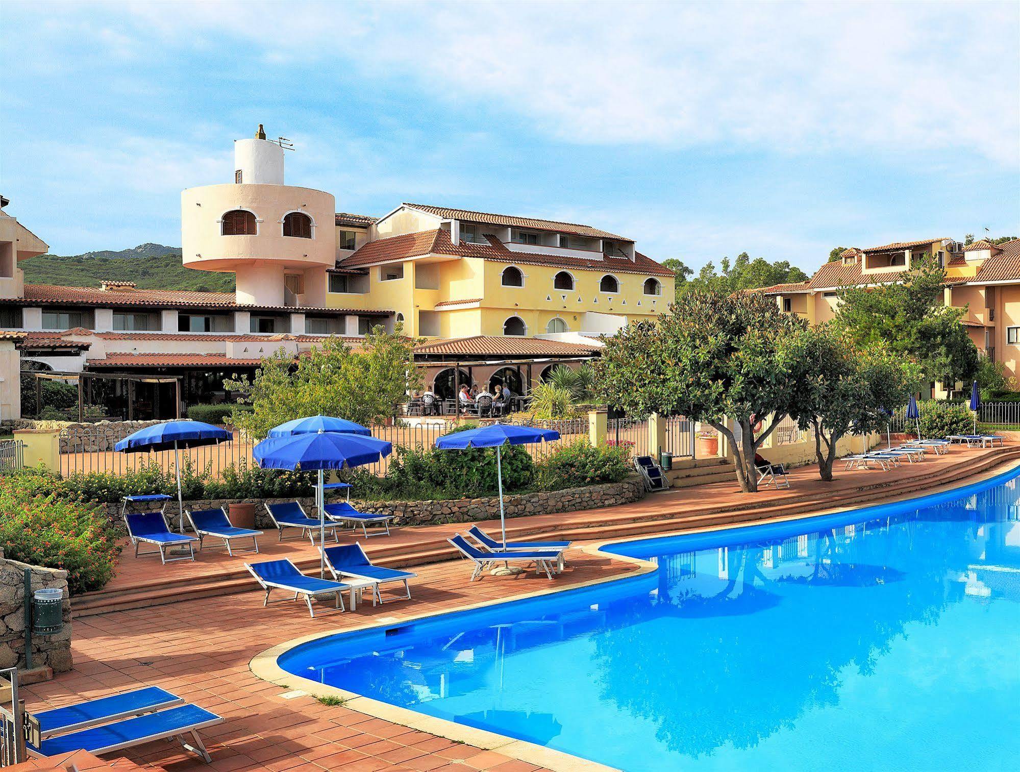 מרינלה Colonna Beach Hotel Marinella מראה חיצוני תמונה