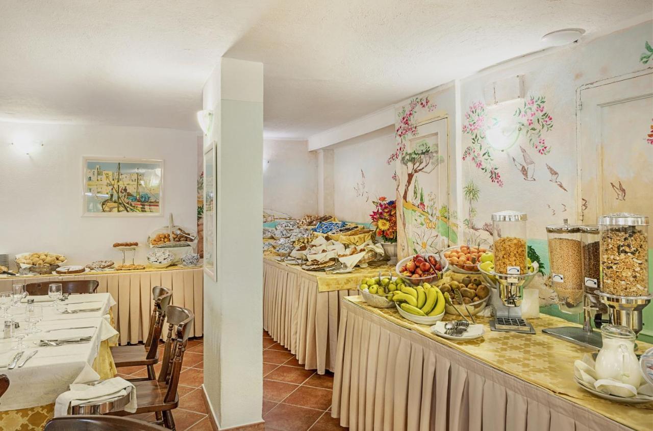 מרינלה Colonna Beach Hotel Marinella מראה חיצוני תמונה